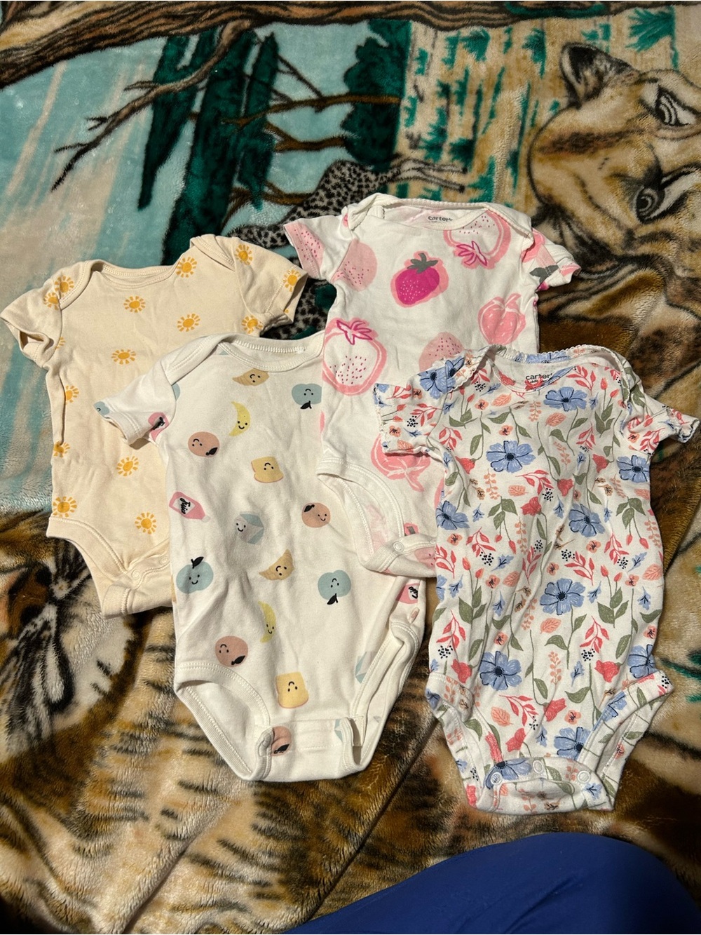 Bundle of 4 onesies